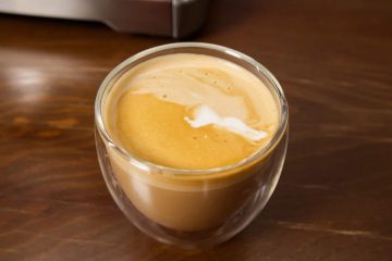 Flat White Adalah: Rahasia Kopi Lembut Favorit Pecinta Espresso